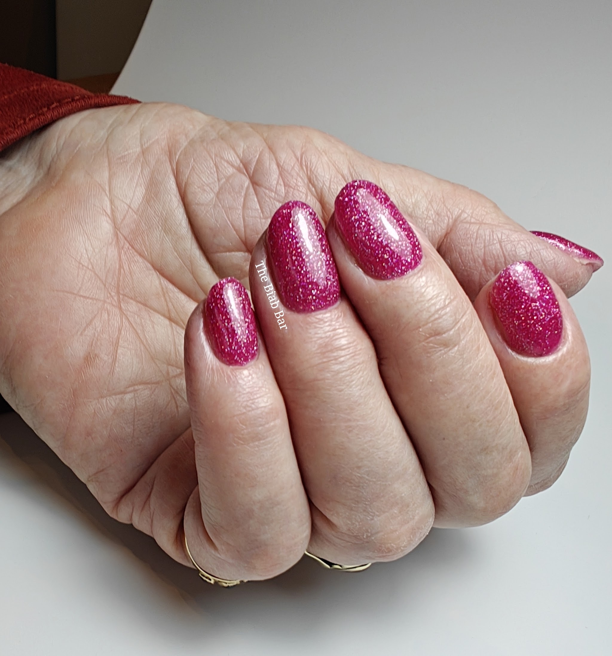 Framboosroze nagels met glitter